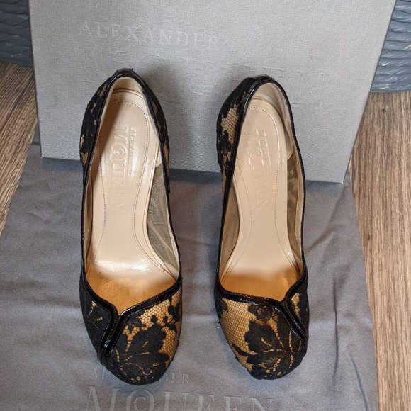 NIB (W36) - McQUEEN Black Lace + Nude Pump - Picture 4 of 11
